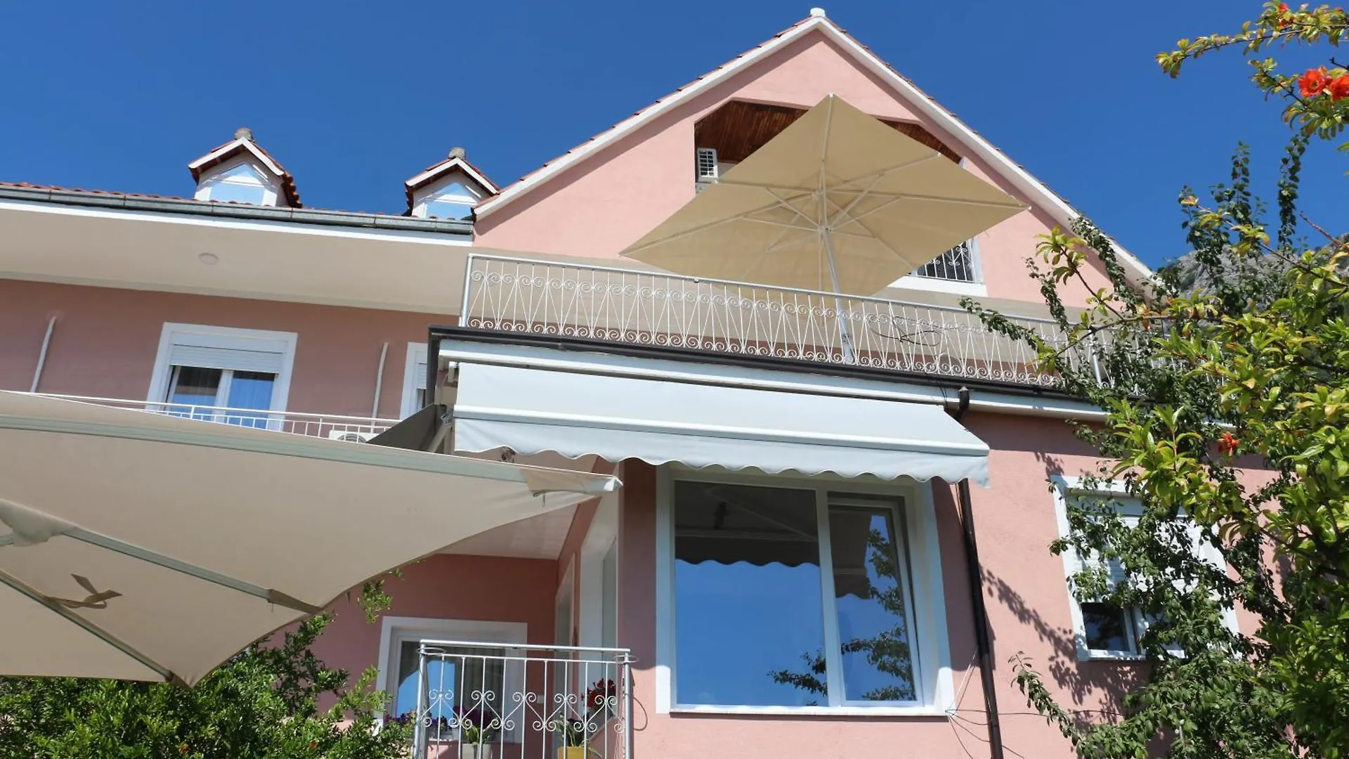 Villa Duka Kruja 0*,